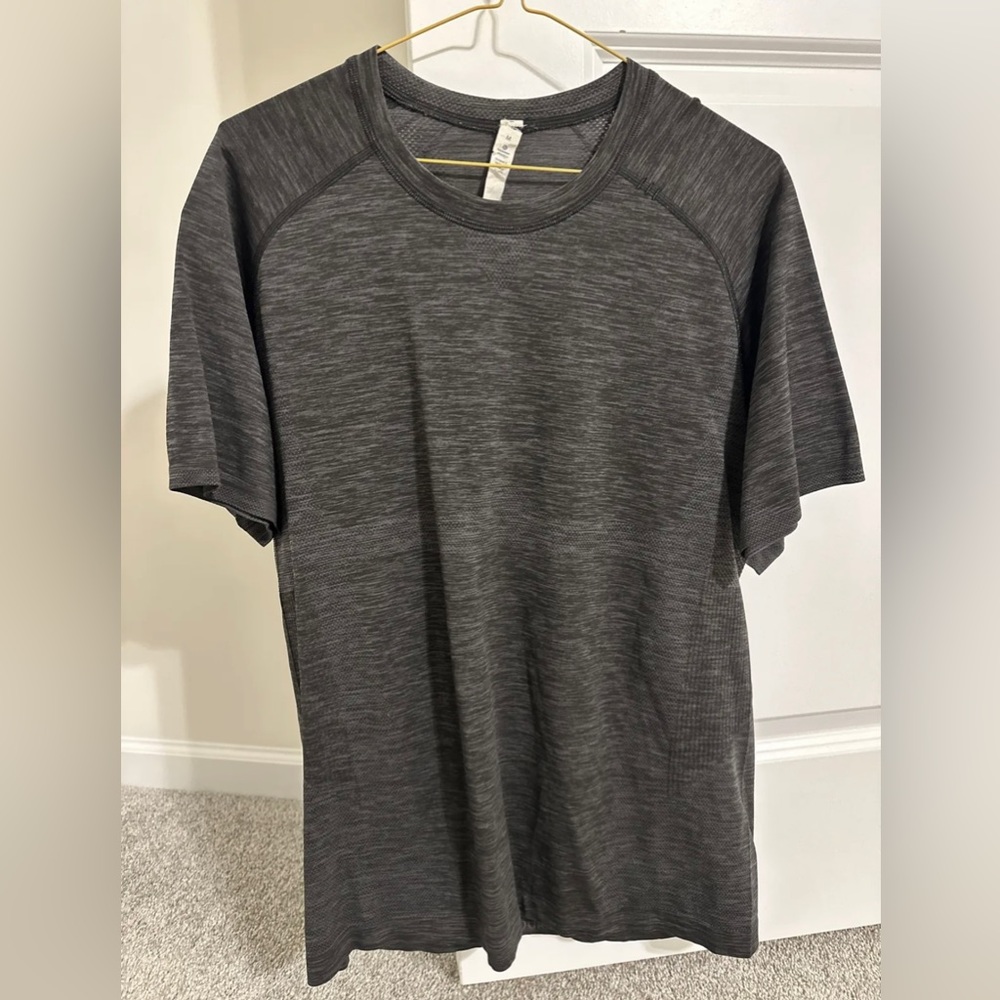 Lululemon Metal Tech Vent Performance Black Short Sleeve Shirt Mens Size Medium